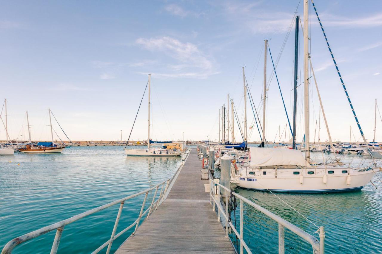 Aqua Resort Giulianova - Houseboat Experience Exterior photo