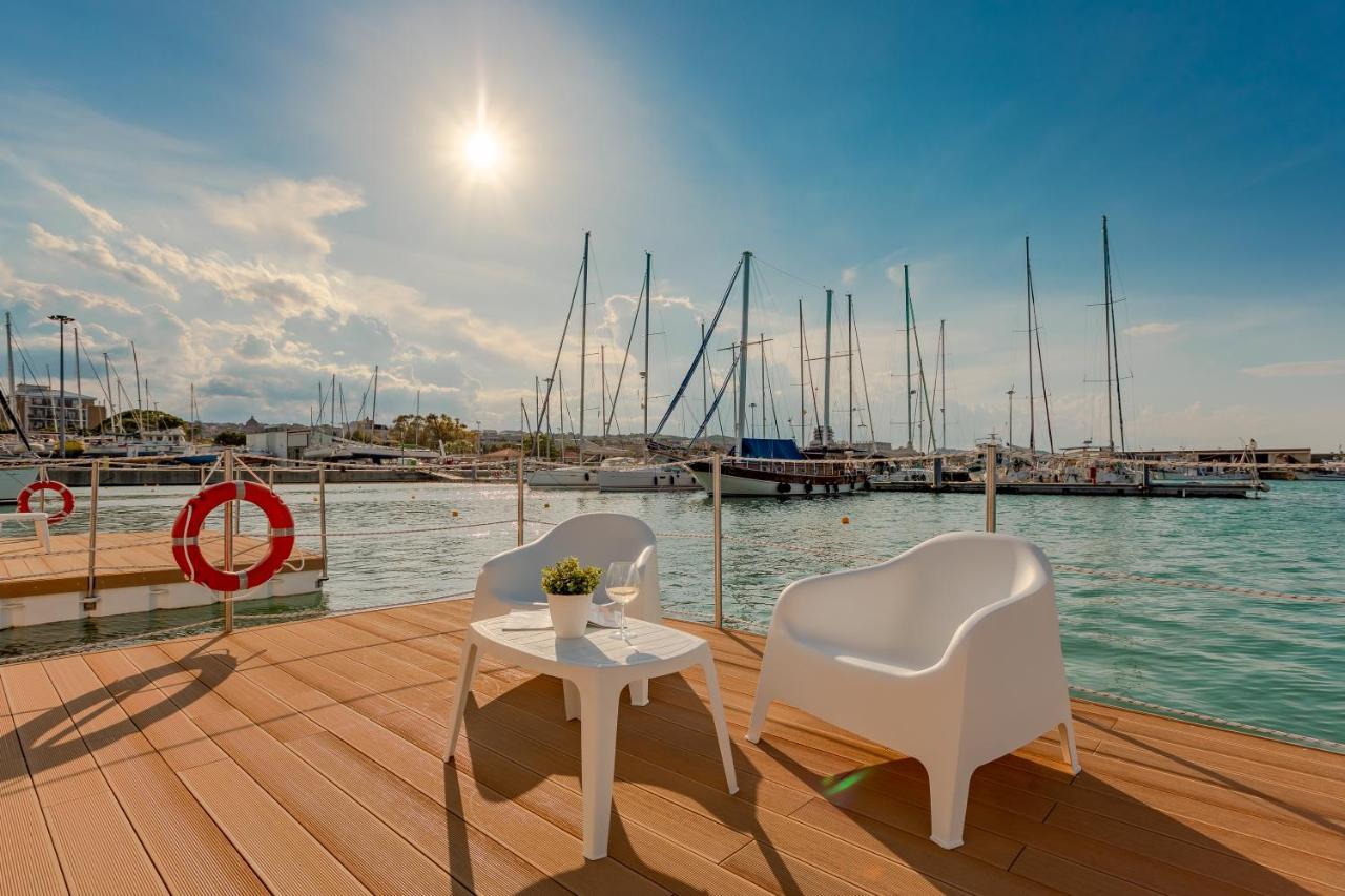 Aqua Resort Giulianova - Houseboat Experience Exterior photo