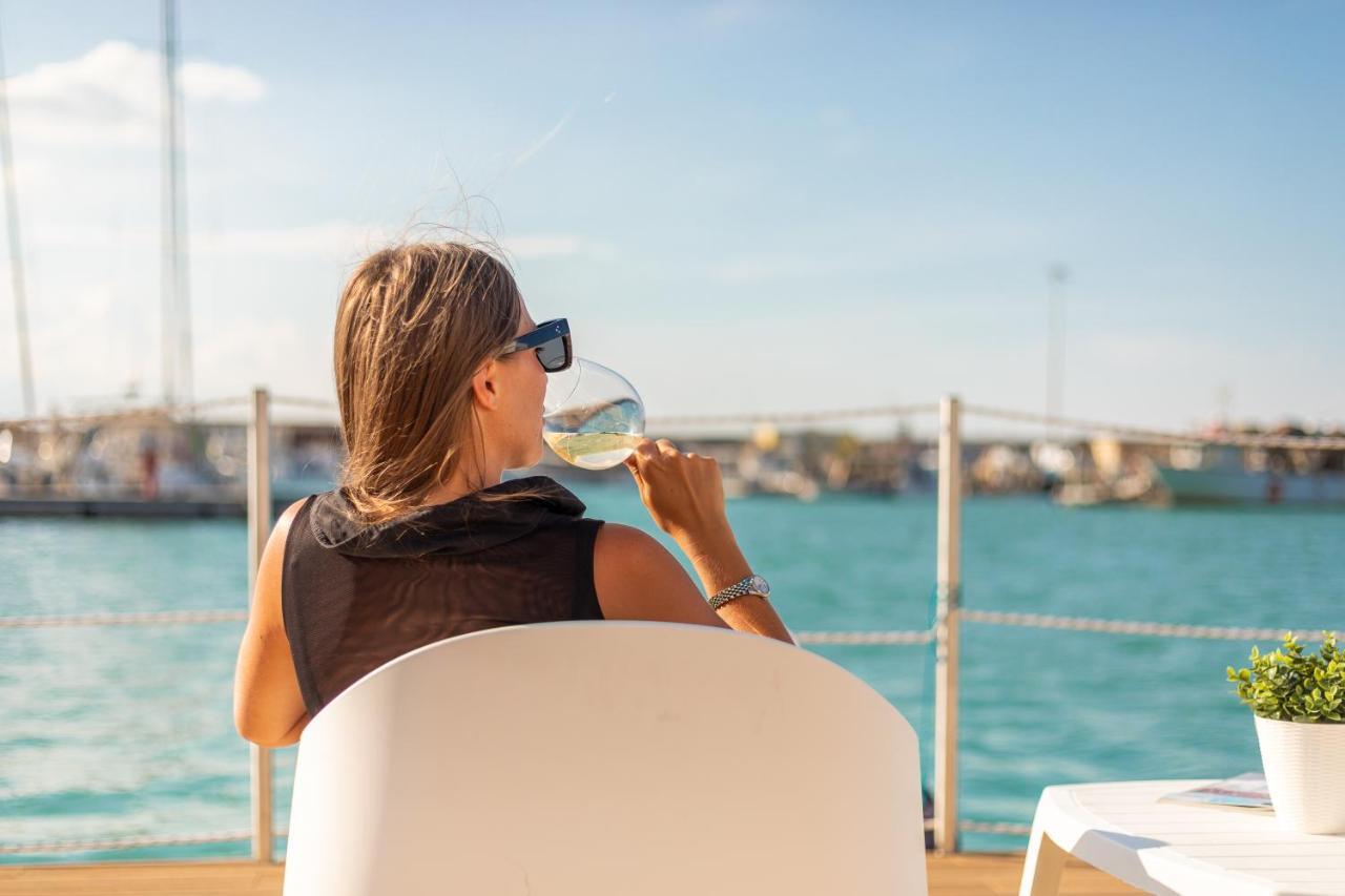 Aqua Resort Giulianova - Houseboat Experience Exterior photo